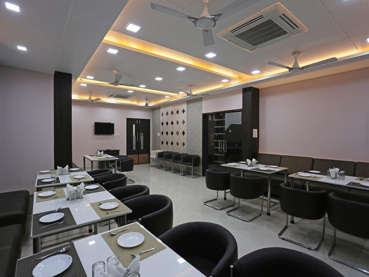 Oyo 10360 Hotel Grand Manoranjan โคราฆปุระ ภายนอก รูปภาพ