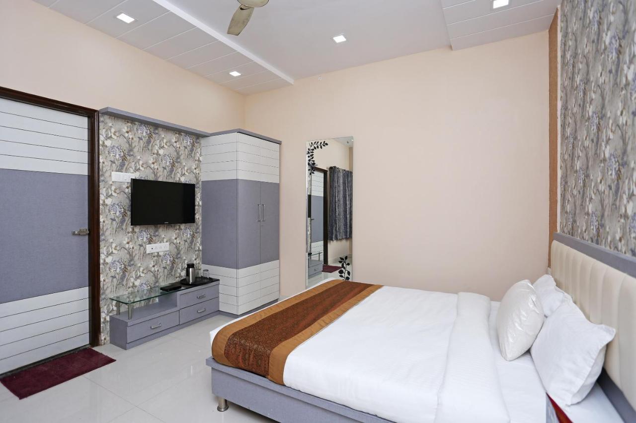Oyo 10360 Hotel Grand Manoranjan โคราฆปุระ ภายนอก รูปภาพ